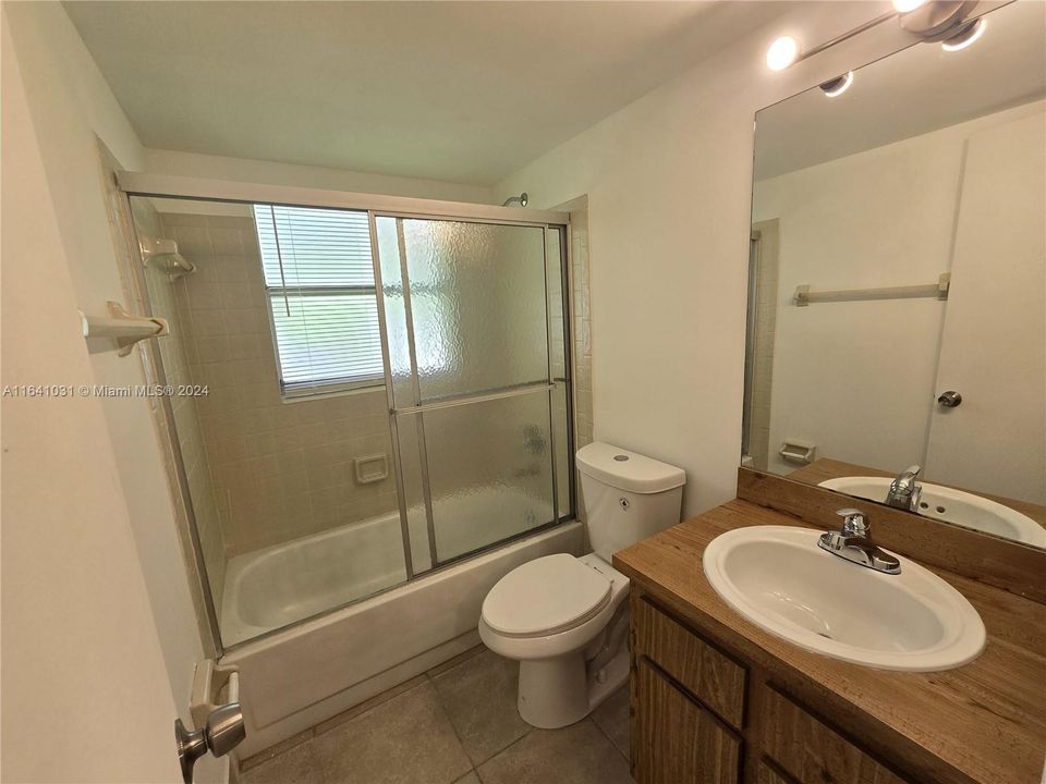 Active With Contract: $1,800 (2 beds, 2 baths, 768 Square Feet)