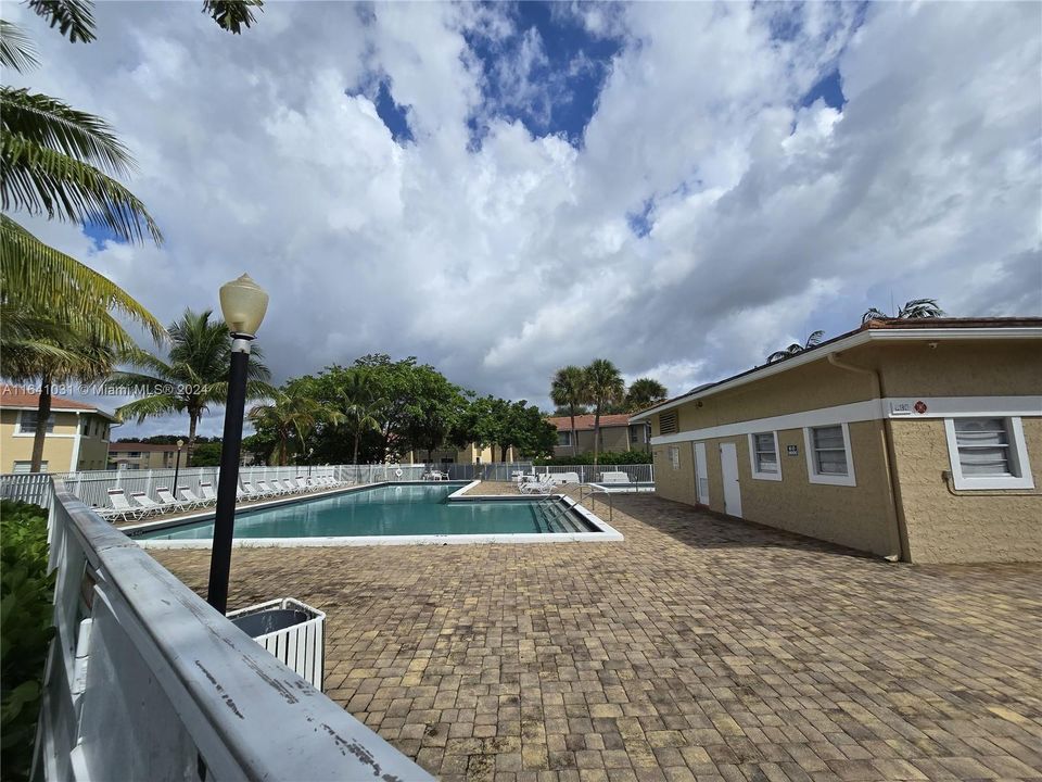 Active With Contract: $1,800 (2 beds, 2 baths, 768 Square Feet)