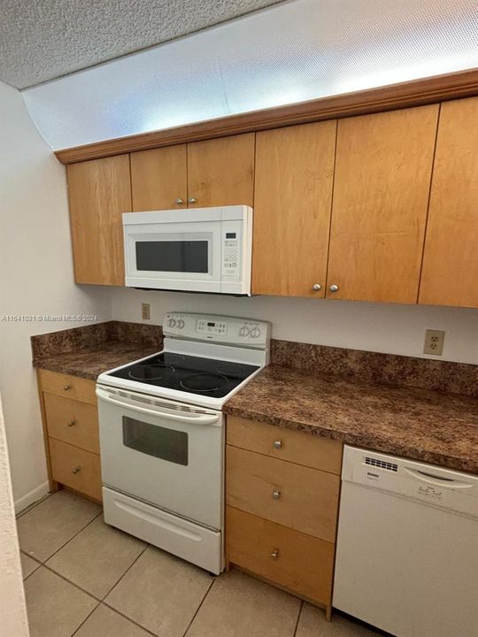 Active With Contract: $1,800 (2 beds, 2 baths, 768 Square Feet)