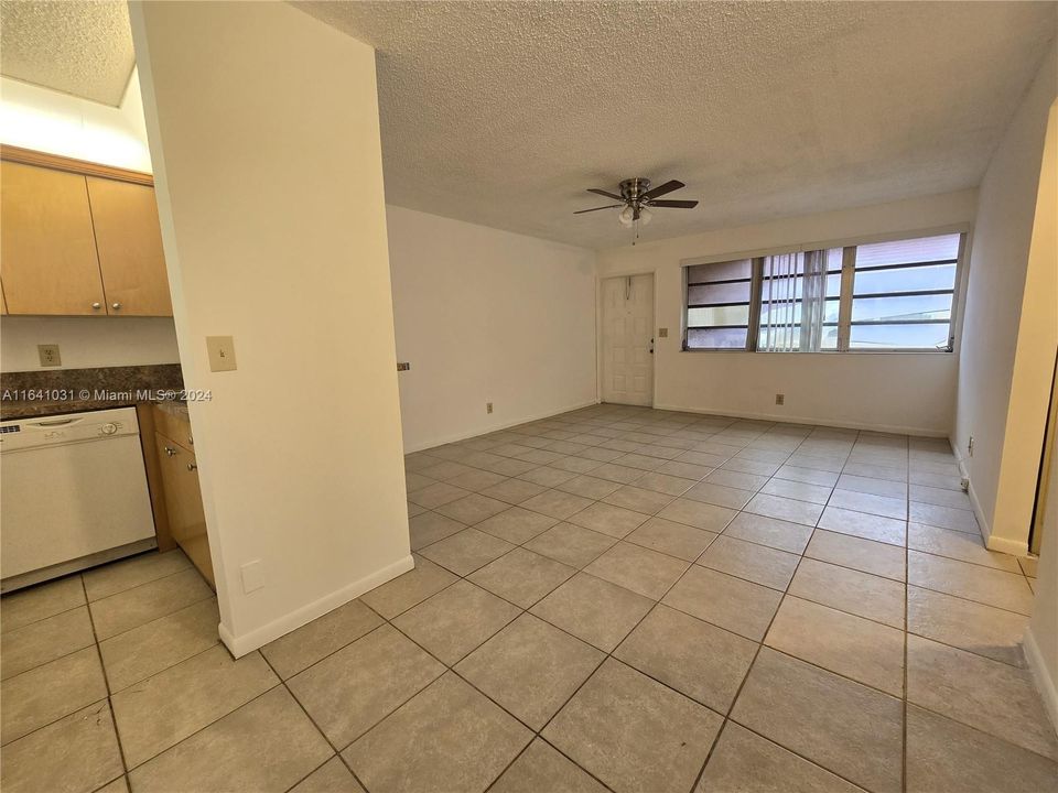 Active With Contract: $1,800 (2 beds, 2 baths, 768 Square Feet)