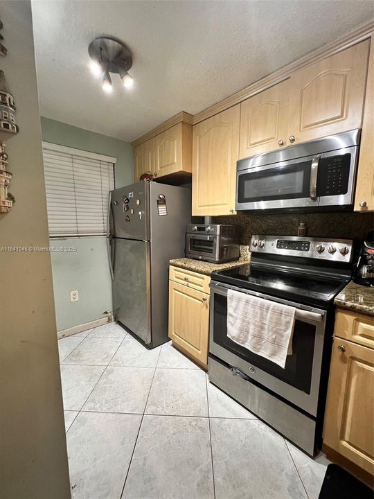 最近售出: $285,000 (2 贝兹, 2 浴室, 958 平方英尺)