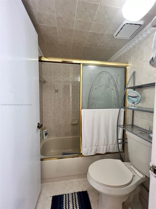 最近售出: $285,000 (2 贝兹, 2 浴室, 958 平方英尺)