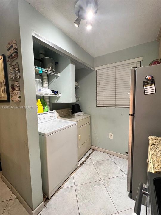 最近售出: $285,000 (2 贝兹, 2 浴室, 958 平方英尺)