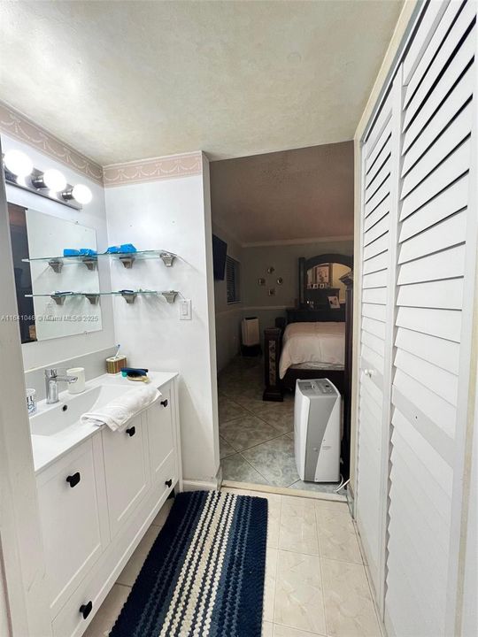 最近售出: $285,000 (2 贝兹, 2 浴室, 958 平方英尺)