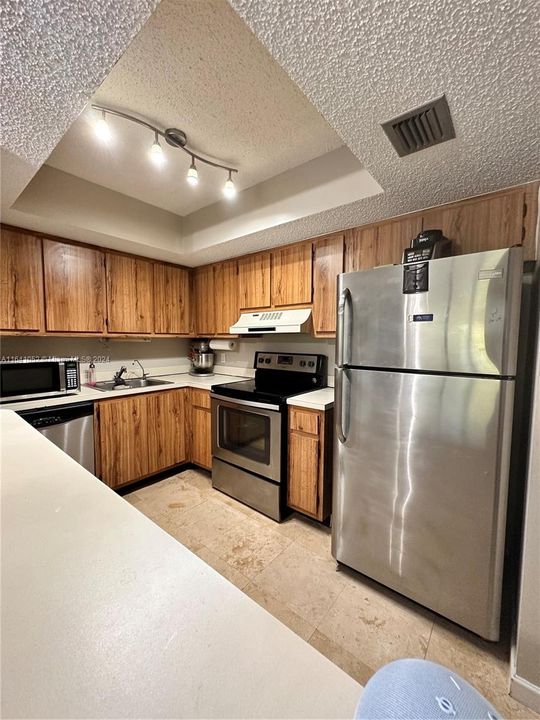 Active With Contract: $100,000 (1 beds, 1 baths, 833 Square Feet)