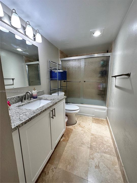 Active With Contract: $100,000 (1 beds, 1 baths, 833 Square Feet)