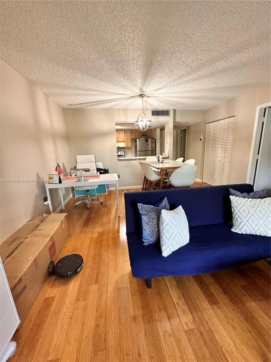 Active With Contract: $100,000 (1 beds, 1 baths, 833 Square Feet)