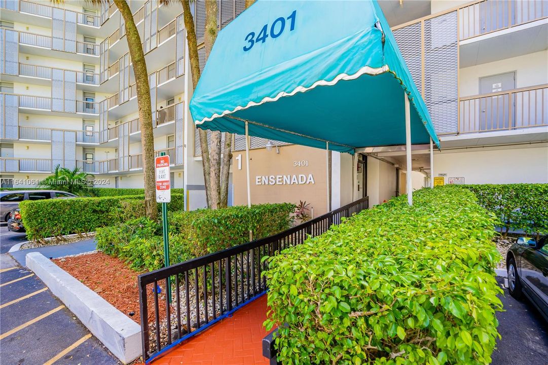 Active With Contract: $200,000 (1 beds, 1 baths, 741 Square Feet)