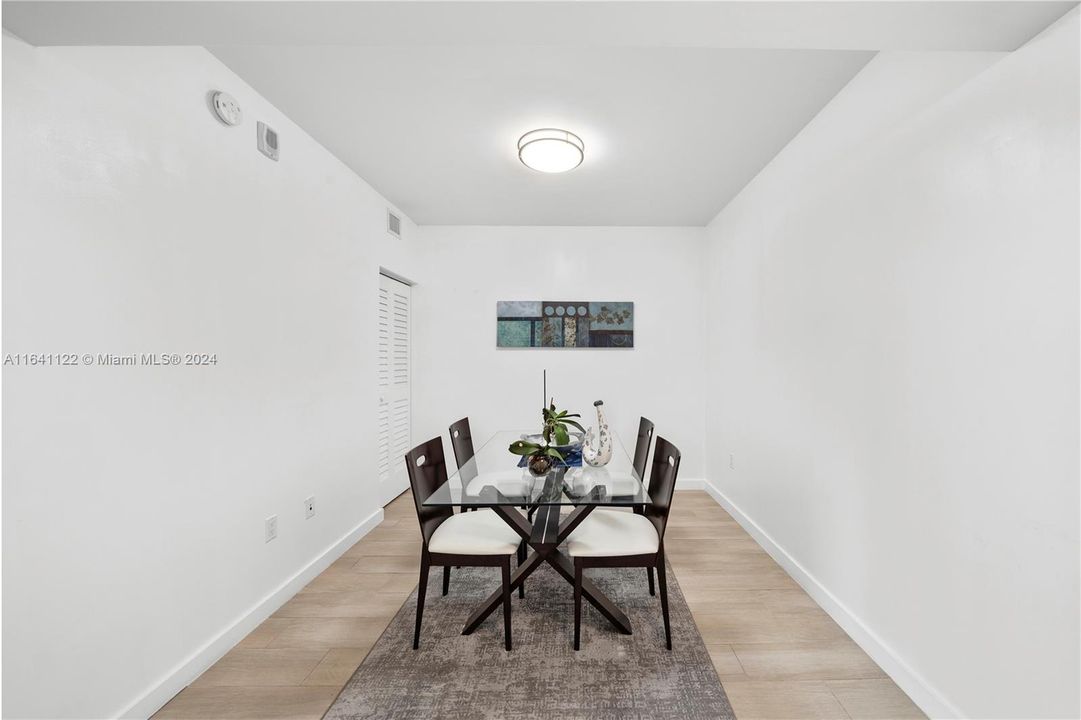 For Sale: $697,500 (2 beds, 2 baths, 1017 Square Feet)