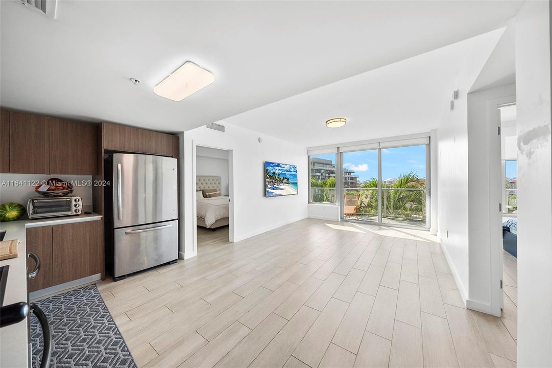 For Sale: $697,500 (2 beds, 2 baths, 1017 Square Feet)