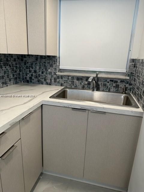 For Rent: $2,300 (2 beds, 1 baths, 900 Square Feet)