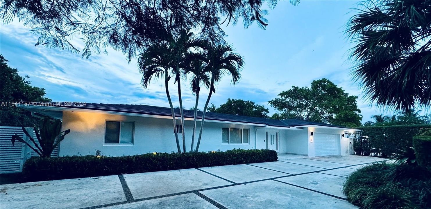 For Sale: $25,900,000 (4 beds, 4 baths, 2566 Square Feet)