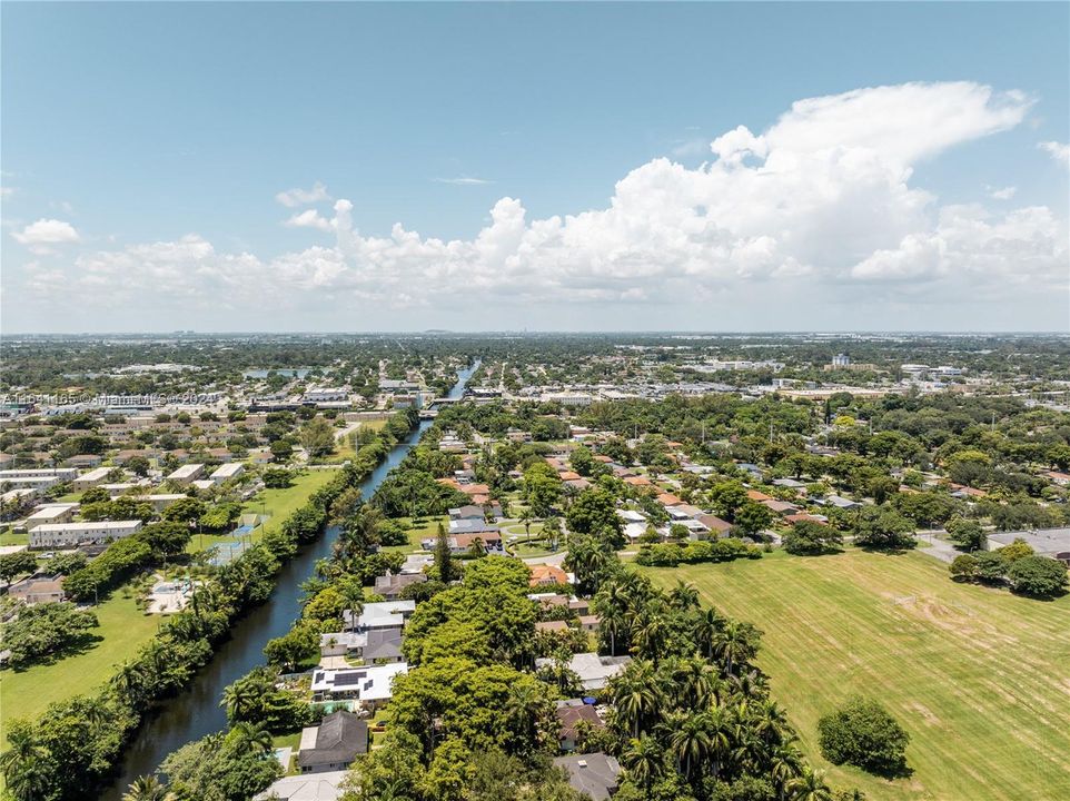 Active With Contract: $850,000 (2 beds, 1 baths, 1273 Square Feet)