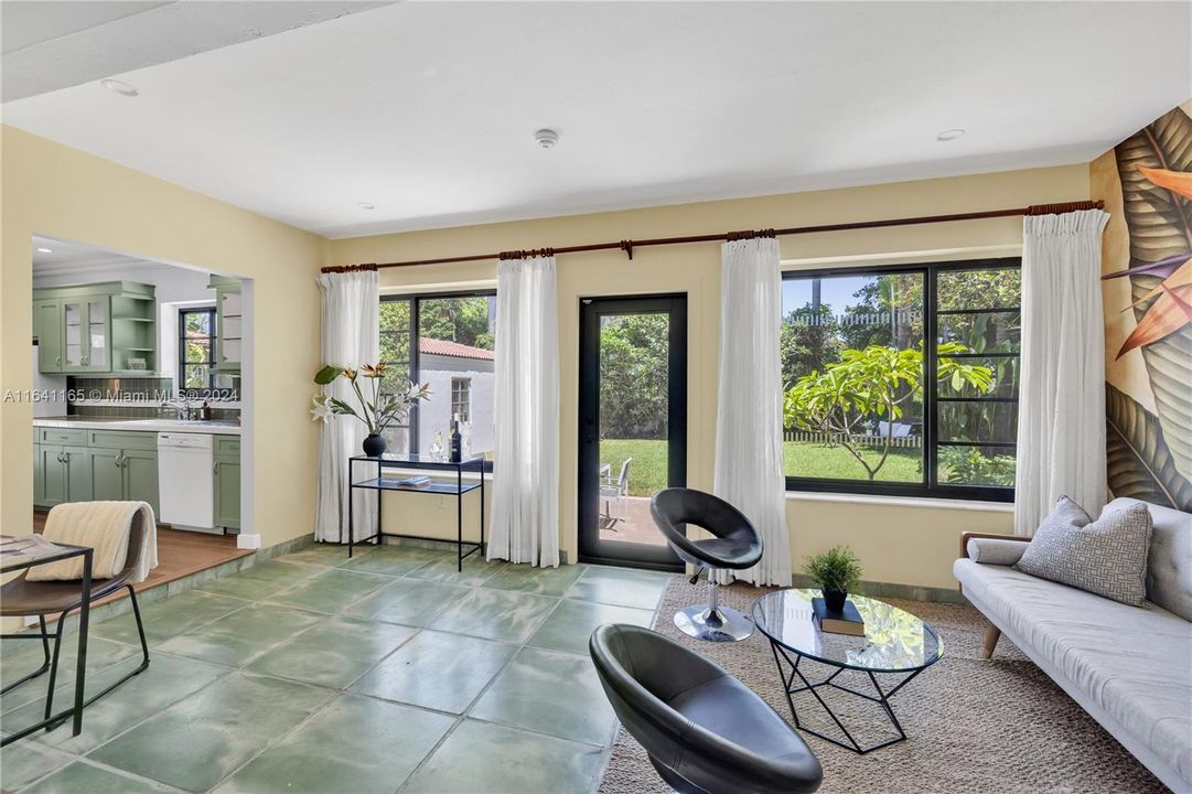 Active With Contract: $850,000 (2 beds, 1 baths, 1273 Square Feet)