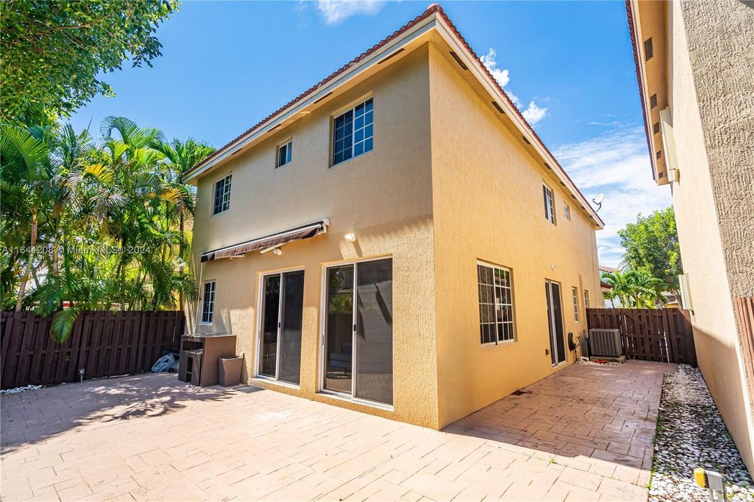 For Sale: $890,000 (4 beds, 3 baths, 2440 Square Feet)