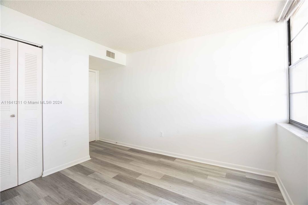 Active With Contract: $2,100 (2 beds, 2 baths, 927 Square Feet)