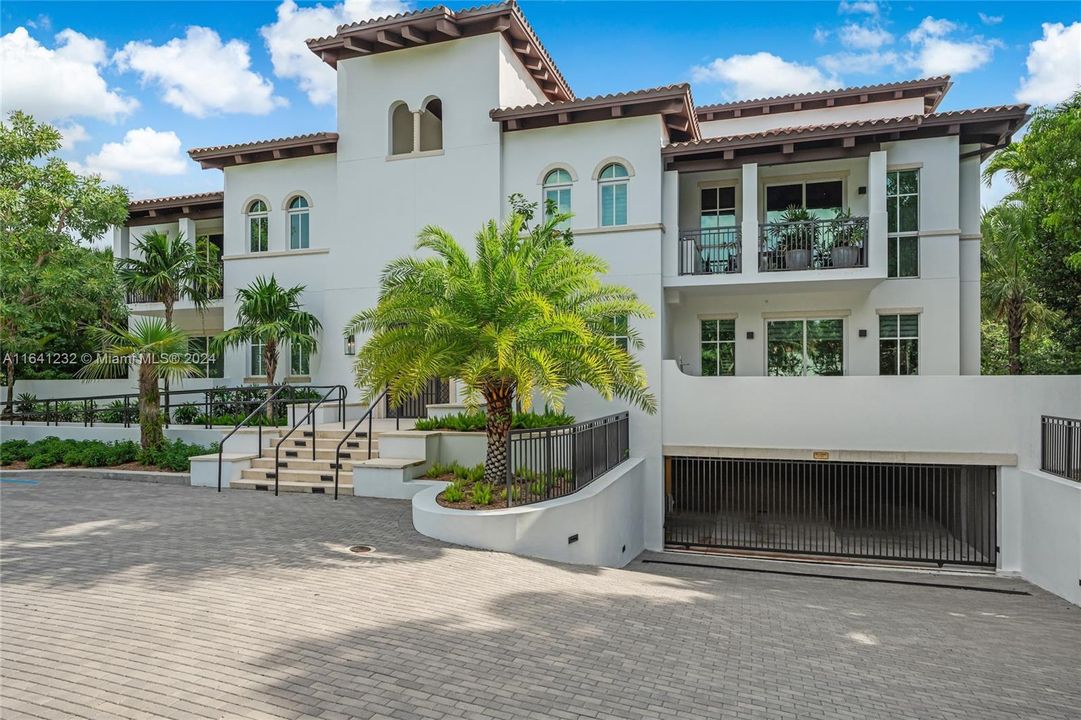 Active With Contract: $3,200,000 (3 beds, 2 baths, 2791 Square Feet)