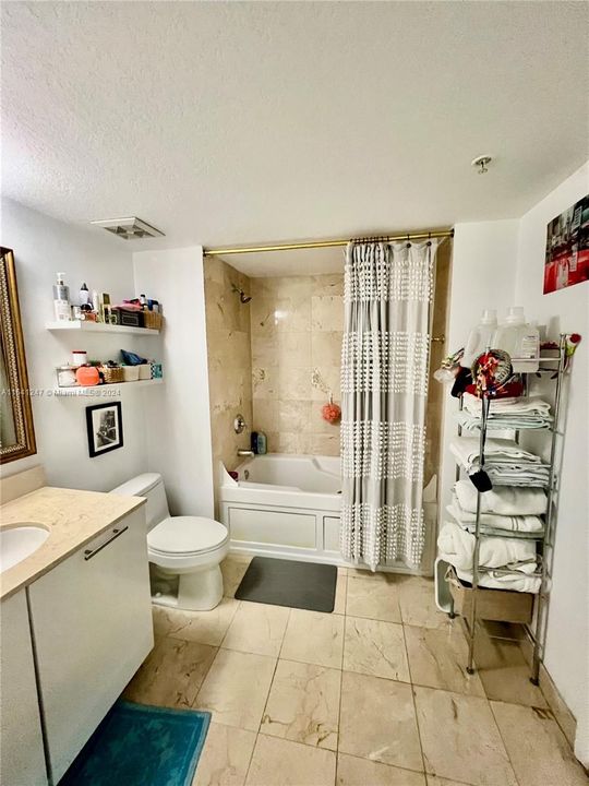 For Sale: $475,000 (1 beds, 1 baths, 842 Square Feet)