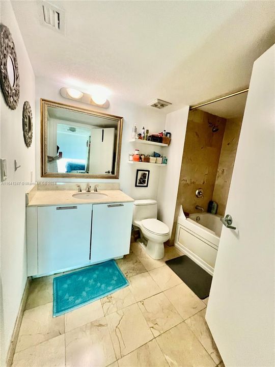 For Sale: $475,000 (1 beds, 1 baths, 842 Square Feet)