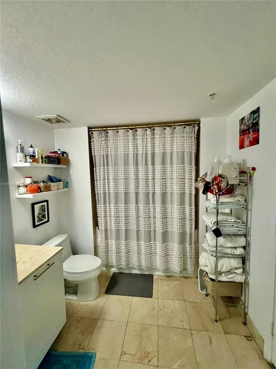 For Sale: $475,000 (1 beds, 1 baths, 842 Square Feet)