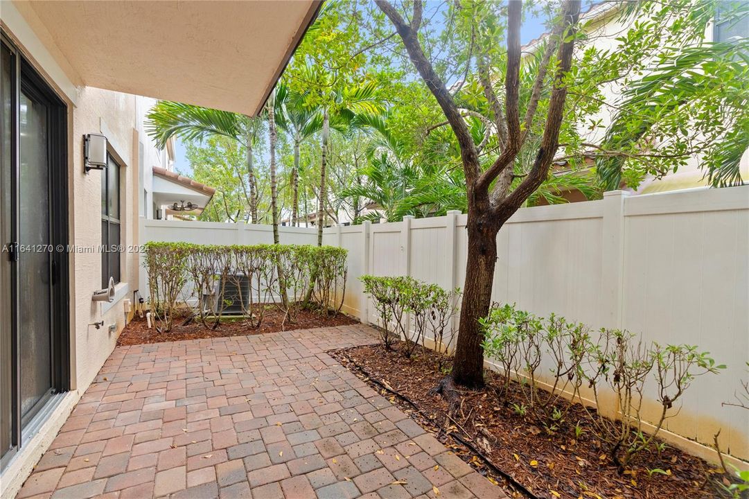 Active With Contract: $3,500 (3 beds, 2 baths, 1749 Square Feet)