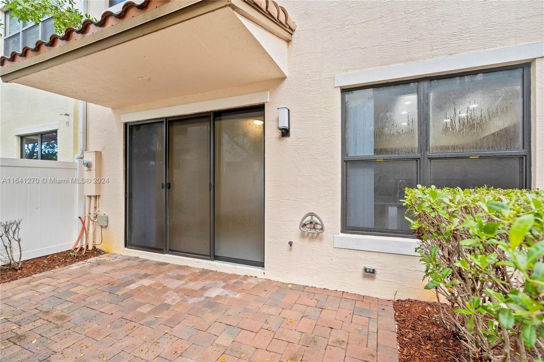 Active With Contract: $3,500 (3 beds, 2 baths, 1749 Square Feet)