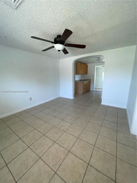 For Sale: $210,000 (2 beds, 1 baths, 966 Square Feet)