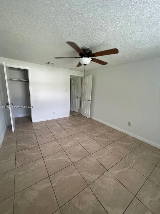 For Sale: $210,000 (2 beds, 1 baths, 966 Square Feet)