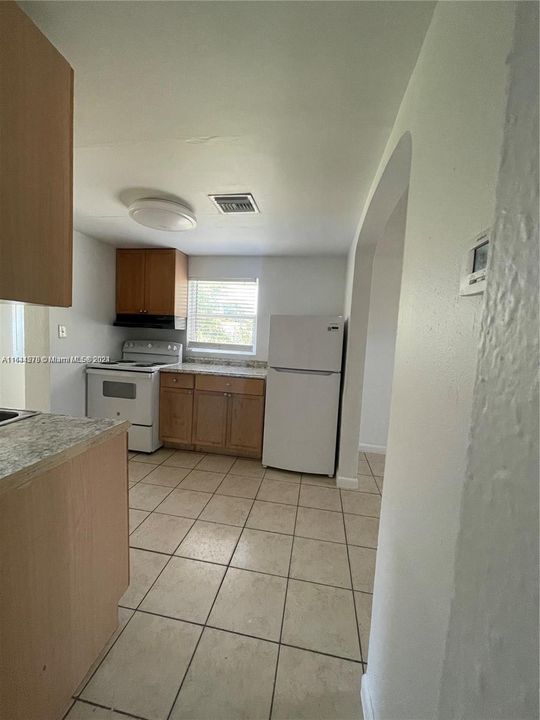 For Sale: $210,000 (2 beds, 1 baths, 966 Square Feet)