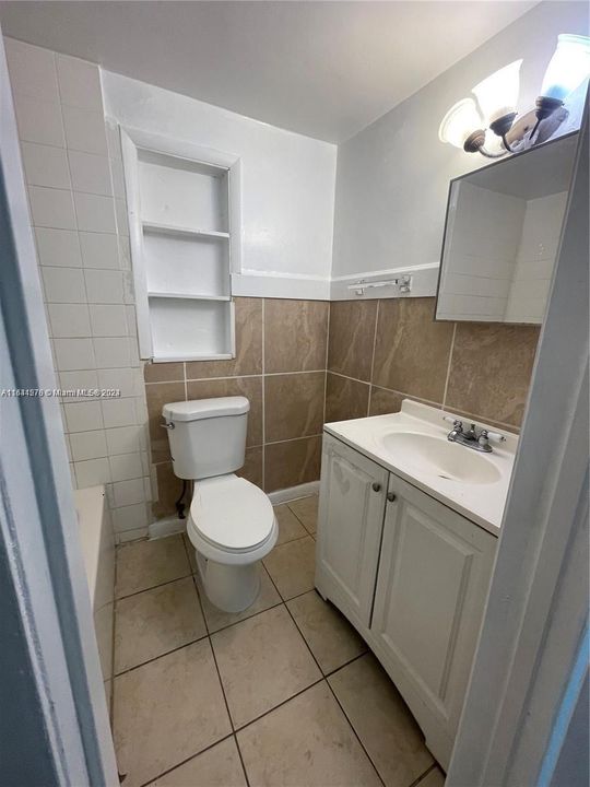 For Sale: $210,000 (2 beds, 1 baths, 966 Square Feet)