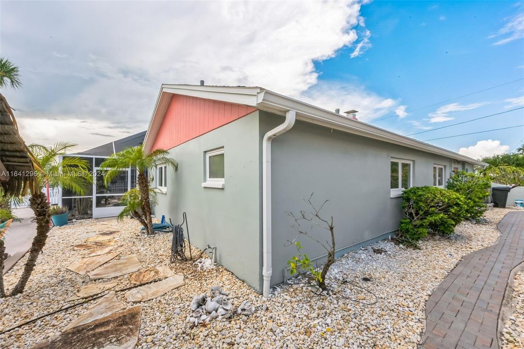 For Sale: $579,900 (3 beds, 2 baths, 2576 Square Feet)