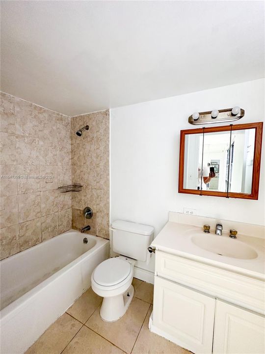 For Sale: $425,000 (2 beds, 2 baths, 894 Square Feet)