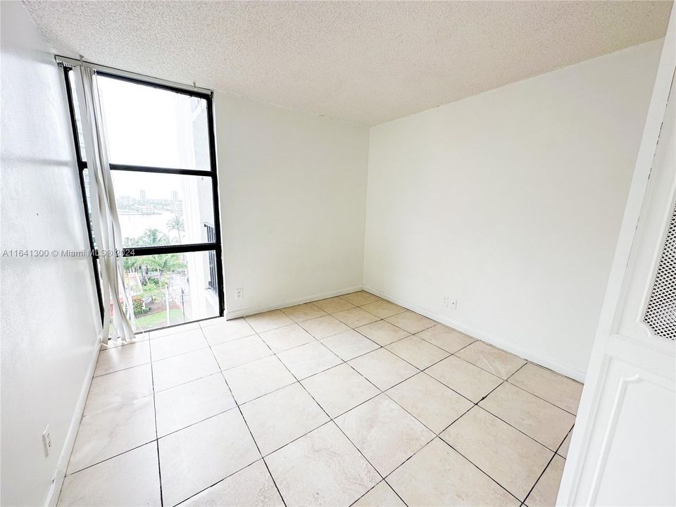 For Sale: $425,000 (2 beds, 2 baths, 894 Square Feet)