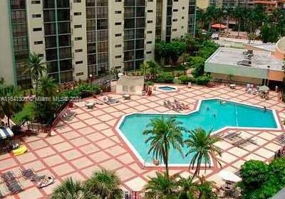 For Sale: $425,000 (2 beds, 2 baths, 894 Square Feet)