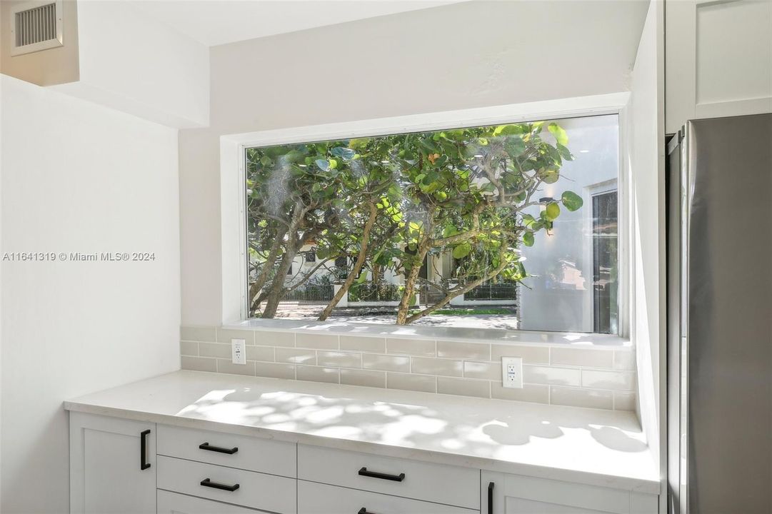 Active With Contract: $679,000 (3 beds, 2 baths, 1532 Square Feet)