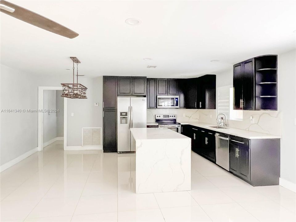 Active With Contract: $4,240 (3 beds, 2 baths, 1638 Square Feet)