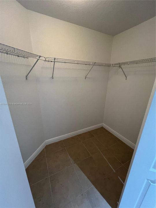 For Rent: $2,800 (3 beds, 2 baths, 1300 Square Feet)