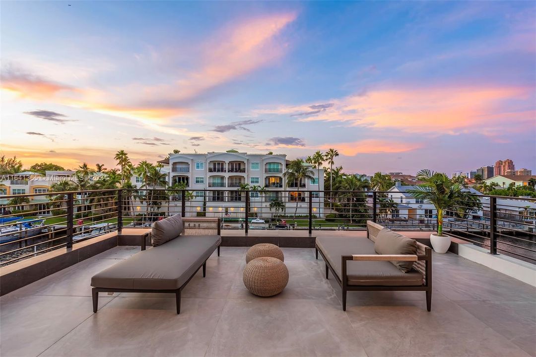 For Sale: $5,395,000 (4 beds, 4 baths, 4356 Square Feet)