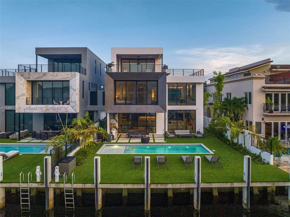 En Venta: $5,395,000 (4 camas, 4 baños, 4356 Pies cuadrados)