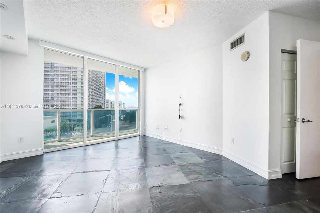 For Sale: $450,000 (2 beds, 2 baths, 1171 Square Feet)