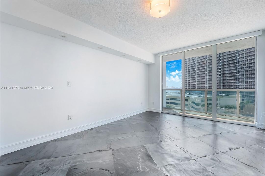 For Sale: $450,000 (2 beds, 2 baths, 1171 Square Feet)