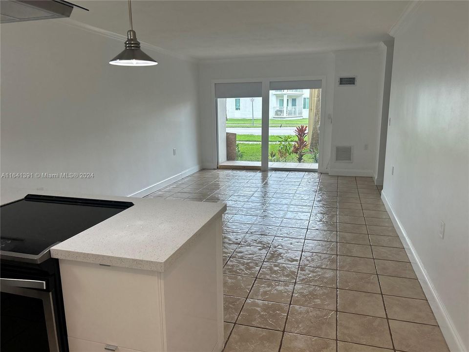 For Rent: $1,800 (1 beds, 1 baths, 656 Square Feet)