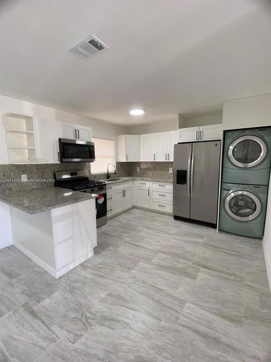 Active With Contract: $2,100 (3 beds, 2 baths, 2212 Square Feet)