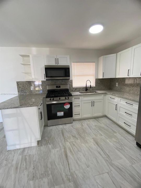 Active With Contract: $2,100 (3 beds, 2 baths, 2212 Square Feet)