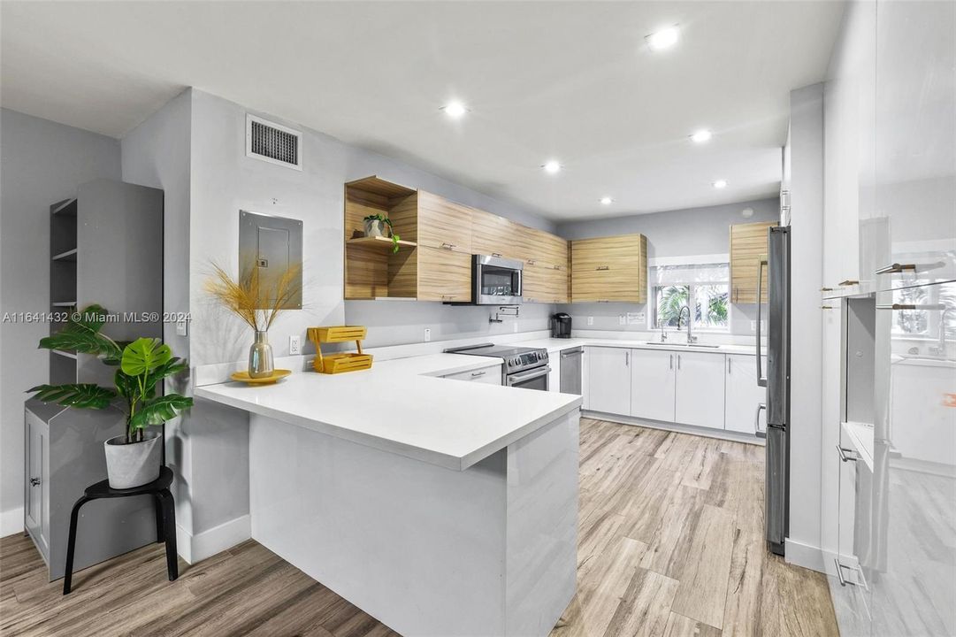 Active With Contract: $4,700 (3 beds, 2 baths, 1525 Square Feet)