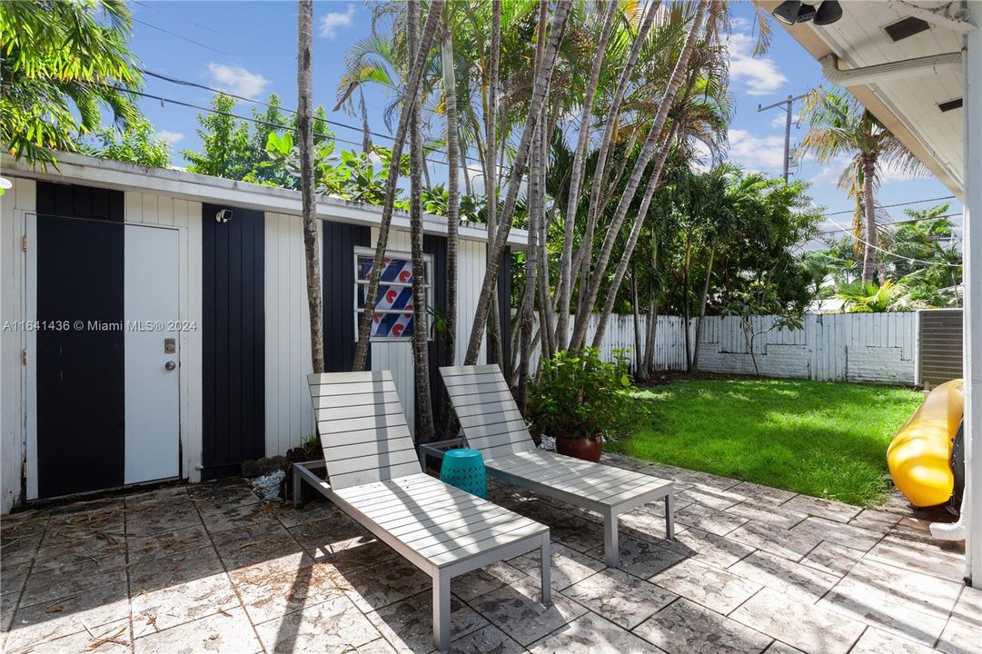 Active With Contract: $5,900 (3 beds, 2 baths, 1973 Square Feet)