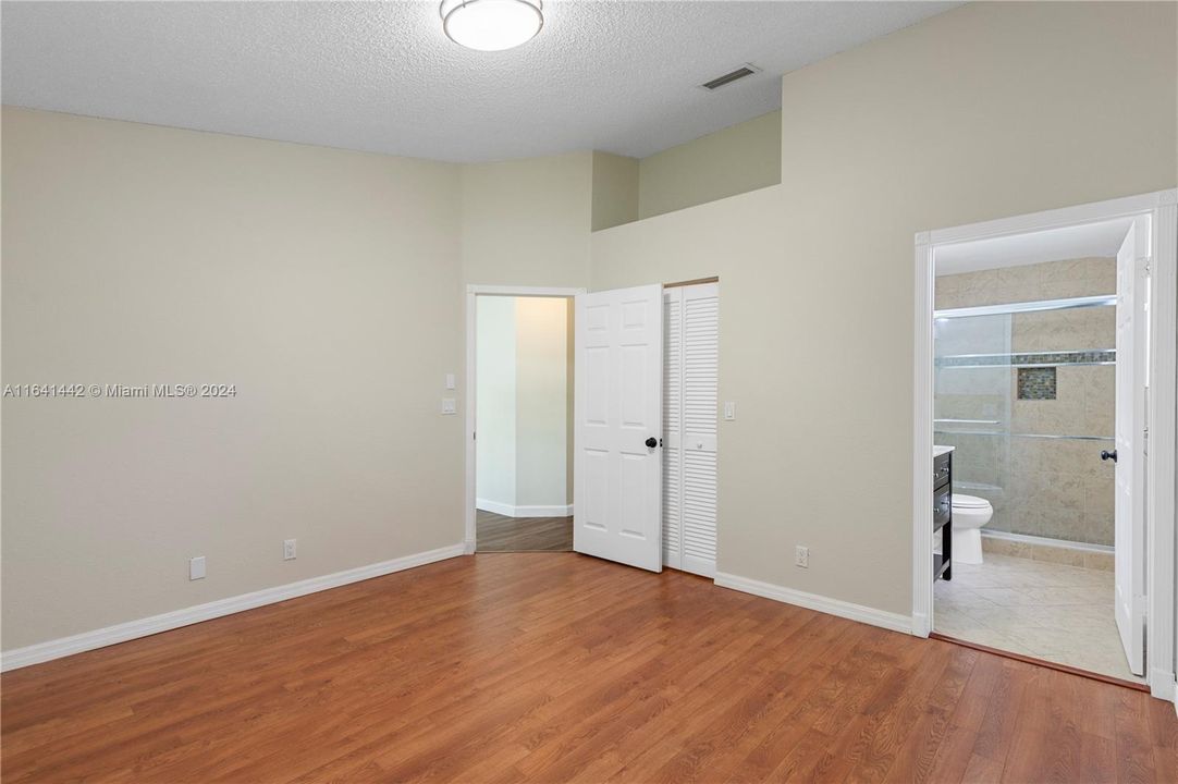 Active With Contract: $2,950 (3 beds, 2 baths, 1444 Square Feet)