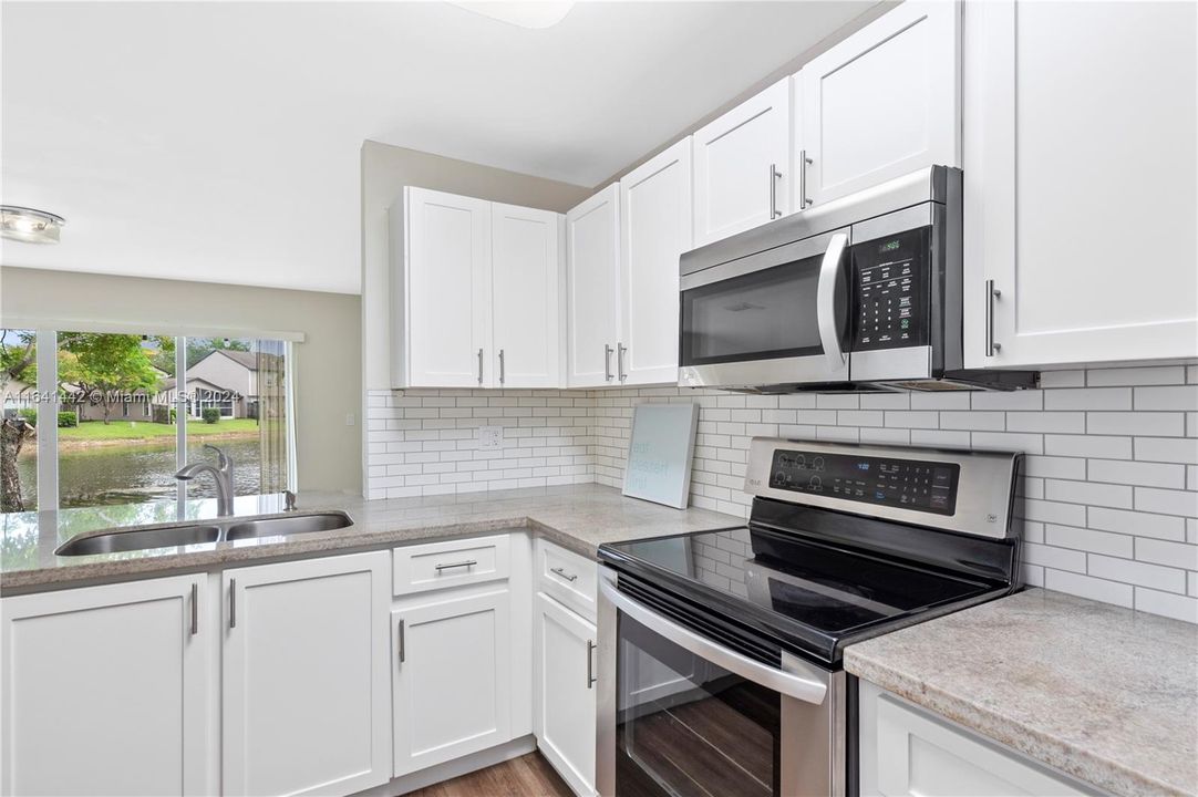 Active With Contract: $2,950 (3 beds, 2 baths, 1444 Square Feet)