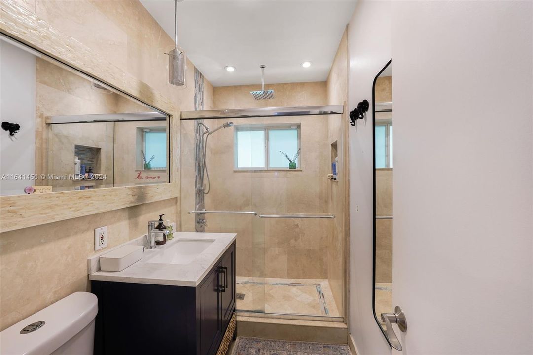 Active With Contract: $3,500 (2 beds, 1 baths, 1040 Square Feet)