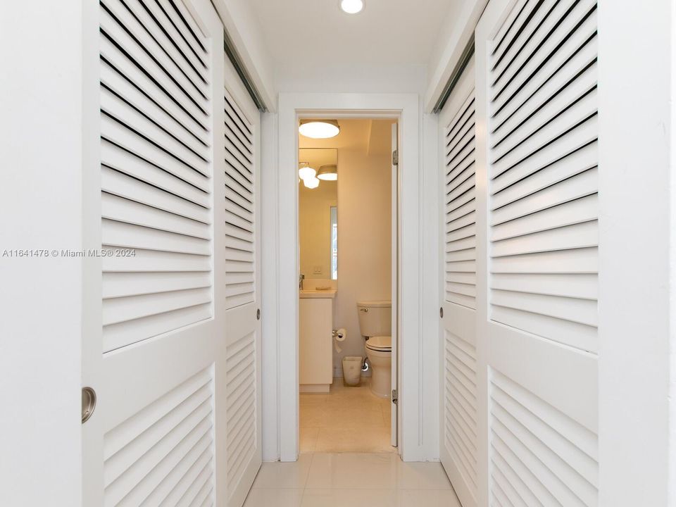 Active With Contract: $4,000 (1 beds, 1 baths, 744 Square Feet)